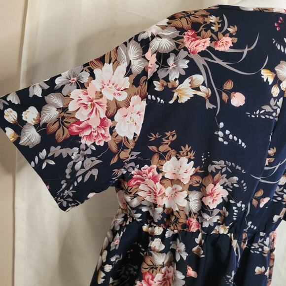 Women's 3XL Black Shirt with Floral Print - Excellent Condition - Picture 8 of 11